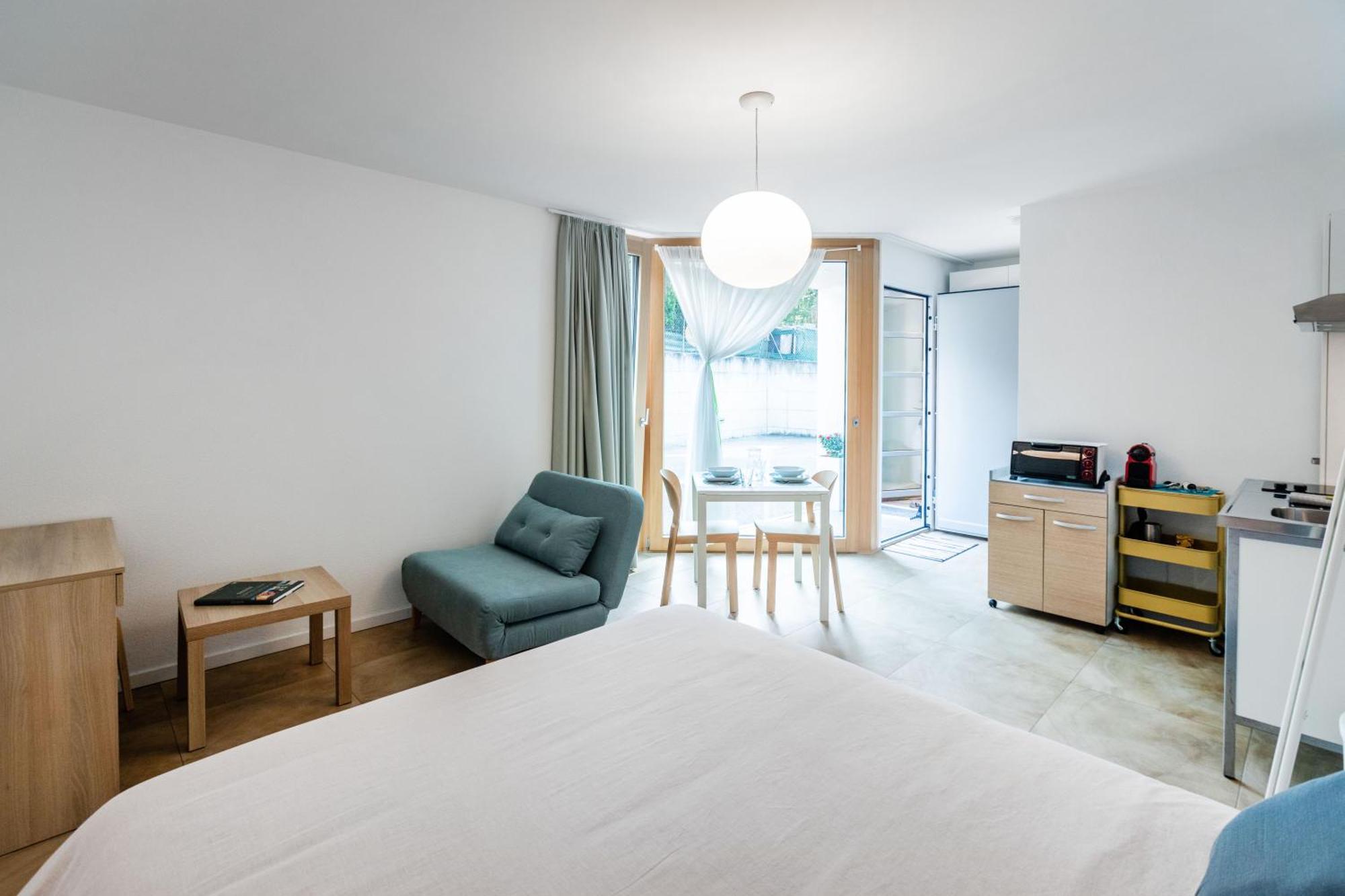 Apartment Easy Flat Vezia, Indipendent Entrance, Free Parking